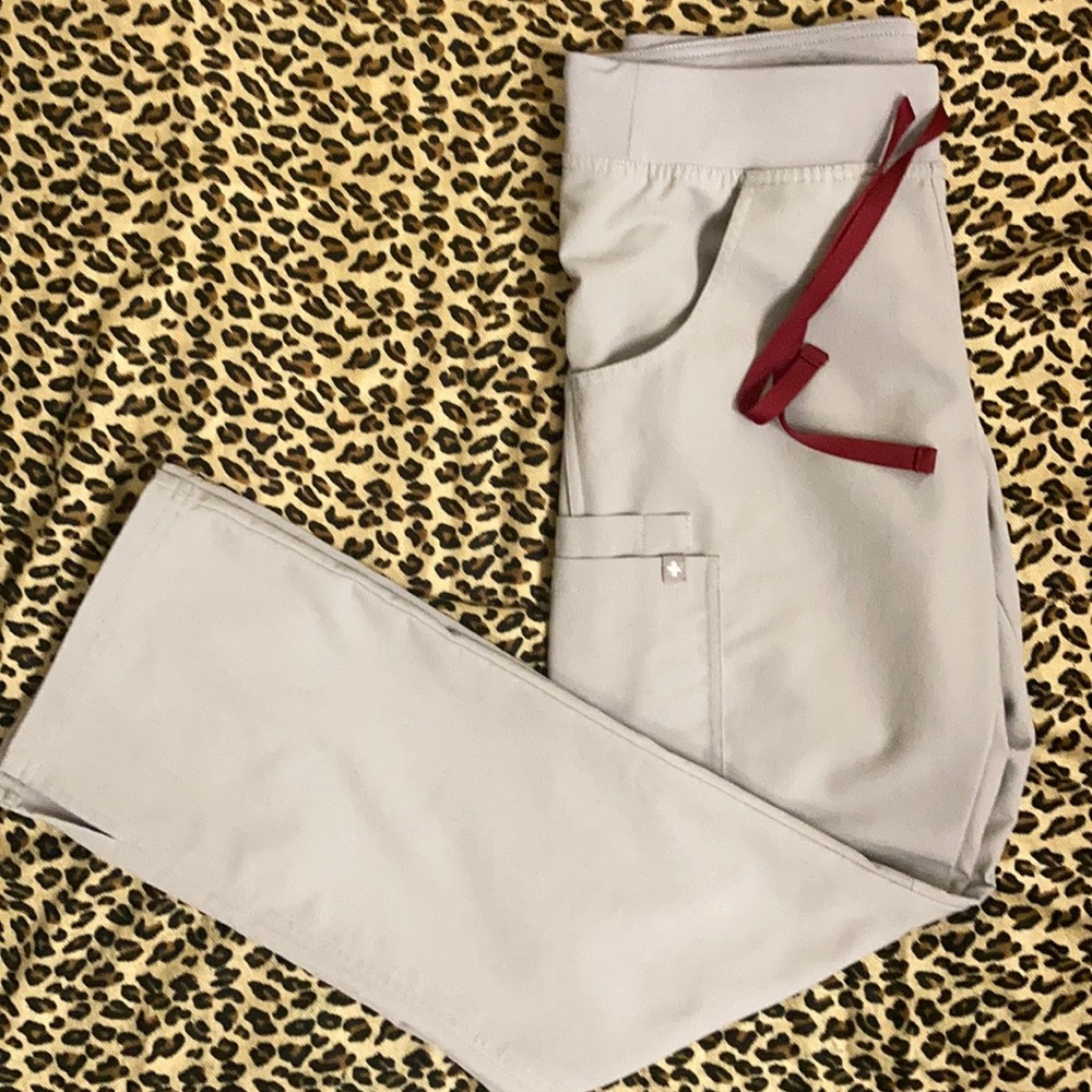 SOLD!! Figs XS/P Kade Cargo Pants